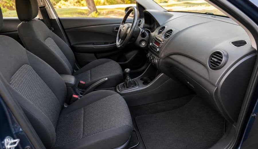 Interior de auto limpio y presentable